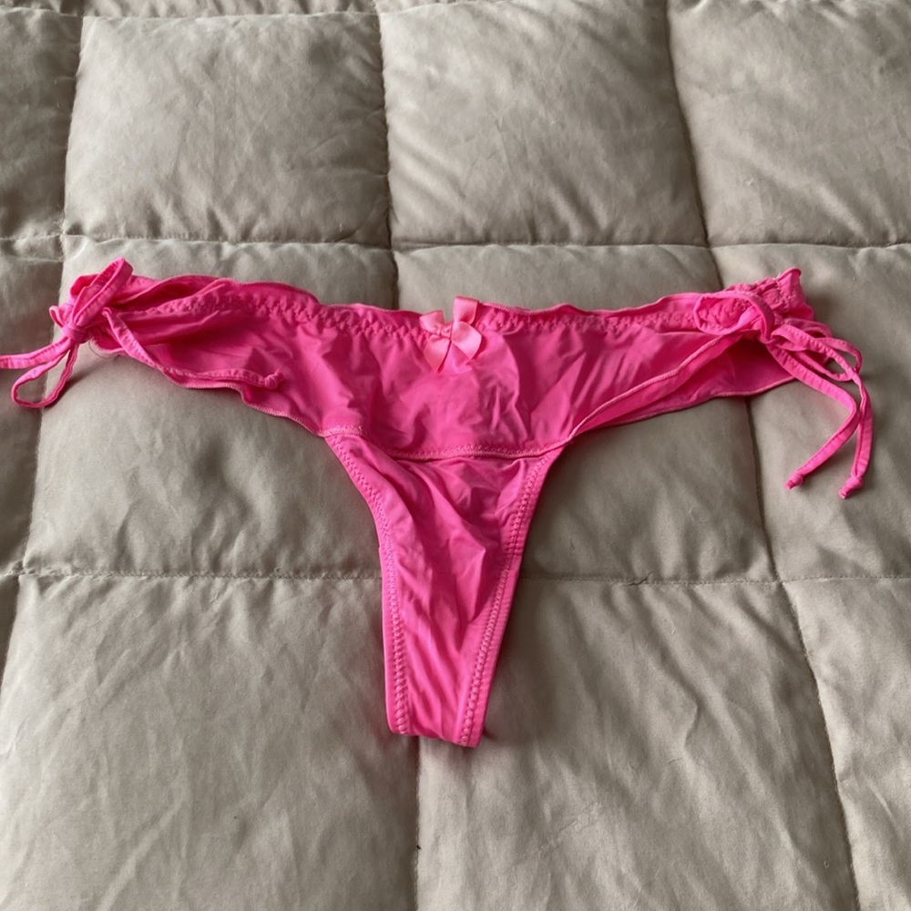 NWOT Frederick’s of Hollywood Side Tie Thong